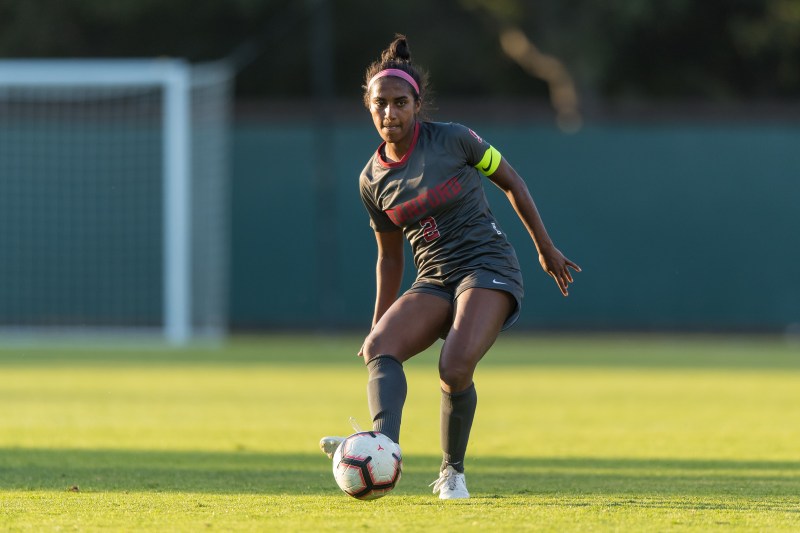 Sophomore center back Naomi Girma (above) scored one of six Stanford goals in a dominant victory over Arizona. Girma oversaw a back line that allowed its first goal in over a month to the Wildcats. (Photo: JIM SHORIN/isiphotos.com)