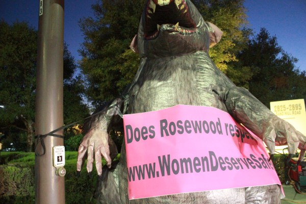During a November rally at Rosewood Sand Hill, workers chanted, held signs and presented a large inflatable rat, a historic symbol used in labor strikes to draw attention to non-unionized workplaces. (Photo: ADITYA KHANDELWAL/The Stanford Daily)