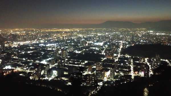 Santiago at night. (Photo: MICHAEL ESPINOSA/The Stanford Daily)