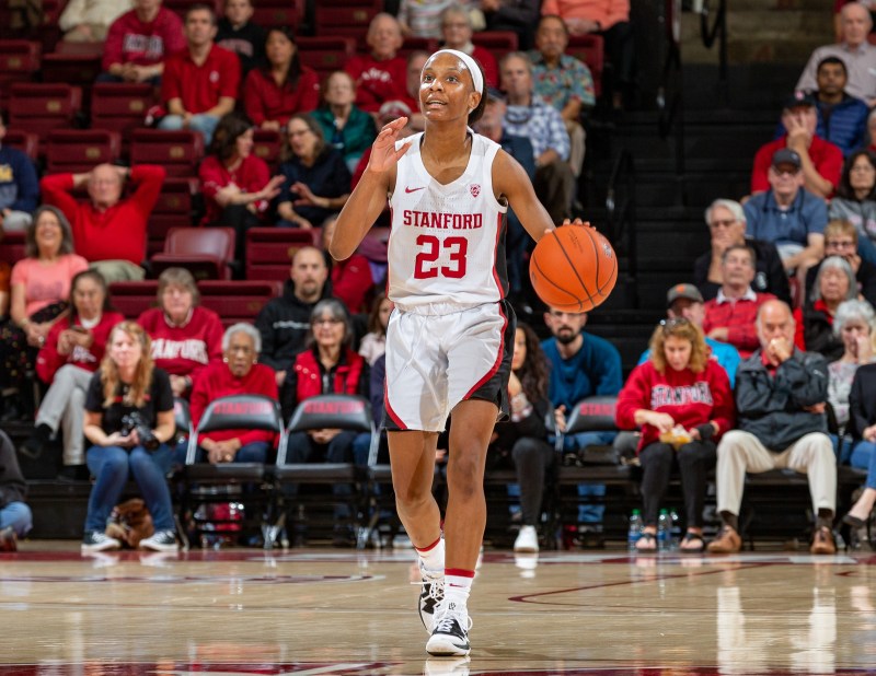 Junior guard Kiana Williams (above) contributed all around with 21 points, six rebounds and five assists in a dominant road win over Cal. (Photo: JOHN P. LOZANO / isiphotos.com)