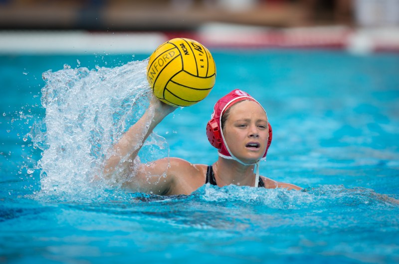Junior driver Sarah Klass scored thirteen total goals over the weekend in the 2020 Cal Cup in Berkeley, CA. Klass' first goal during the Irvine game on Sunday was key in shifting momentum to allow for a Cardinal comeback. (PHOTO: Erin Chang/isiphotos.com)