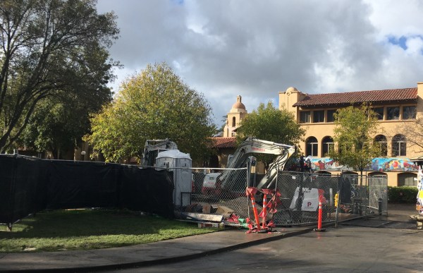 The project is not popular with students, who doubt the safety of the hole. Many voiced concerns over whether or not there will be gravity. (Photo: LANA TLEIMAT/The Stanford Daily)