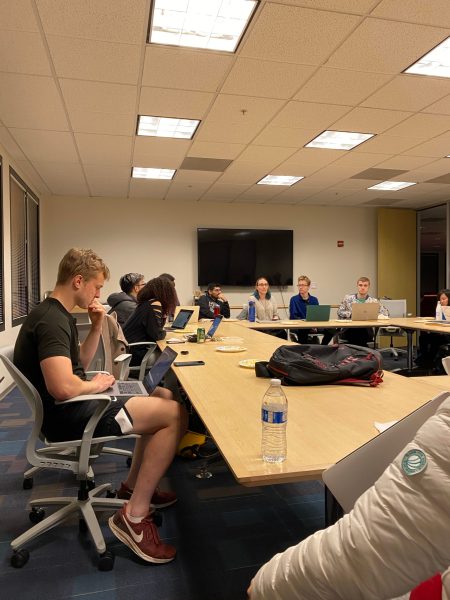 The Graduate Student Council (GSC) discusses community centers and the judicial process. (Photo: ELLA BOOKER / The Stanford Daily).