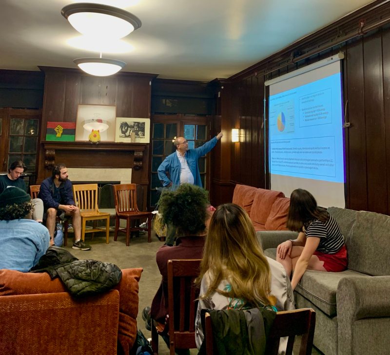 Students gathered for a teach-in encouraging student activism and providing resources from students and experts. (Photo: ESHA DHAWAN / The Stanford Daily)