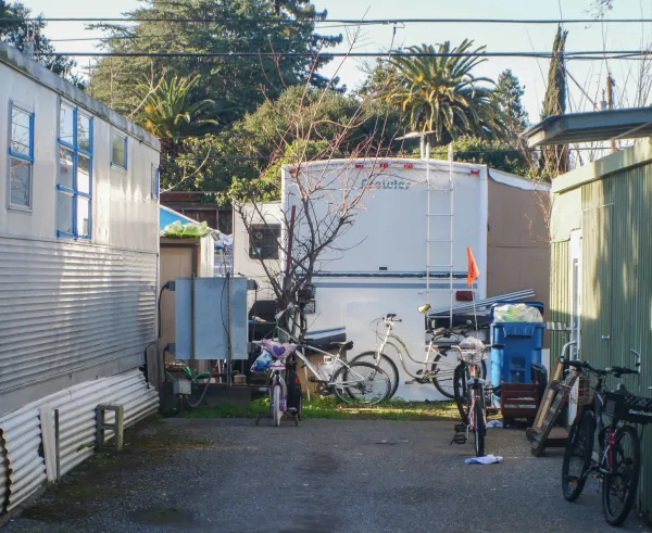 An alley in the Buena Vista Mobile Home Park (Photo: COLE GRIFFITHS/The Stanford Daily)