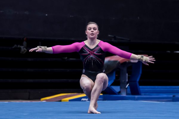 Sophomore Madison Brunette (above) and women's gymnastics travelled east to take on No. 1 Oklahoma and No. 22 Arizona. The Cardinal fell to both ranked opponents (Photo: KAREN AMBROSE HICKEY/isiphotos.com)