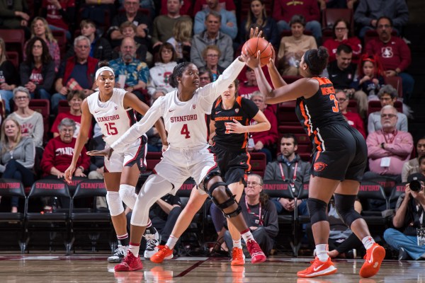 Friday marks the beginning of senior forward Nadia Fingall's (above, center) final Pac-12 tournament and first since she tore her ACL on Jan. 4, 2019. Stanford's first tournament test is set for 8:30 p.m. PT against Oregon State. (KAREN AMBROSE HICKEY/isiphotos.com)