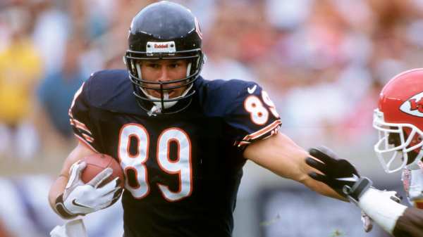 Cardinal alumnus Ryan Wetnight (above) died after a two-year battle with cancer on Friday. He played for Stanford alongside current head coach David Shaw for  two seasons before becoming a premier tight end in the NFL for the Chicago Bears. (Image courtesy of the Chicago Bears)