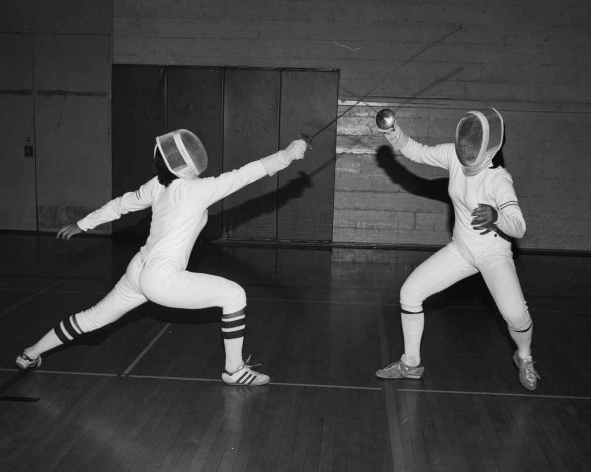 Caught off garde: Men's, women's fencing faces their final bout