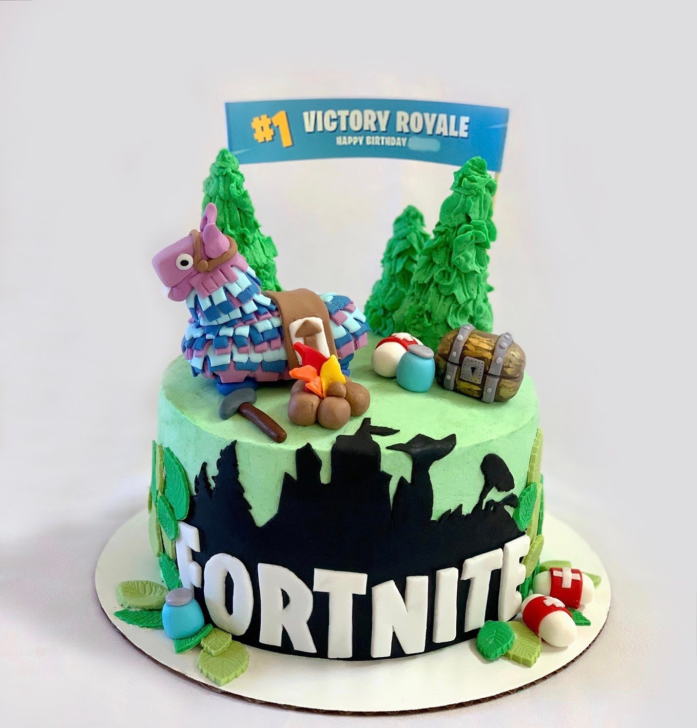 Fortnite cake - Decorated Cake by VanilleSucreChoco - CakesDecor