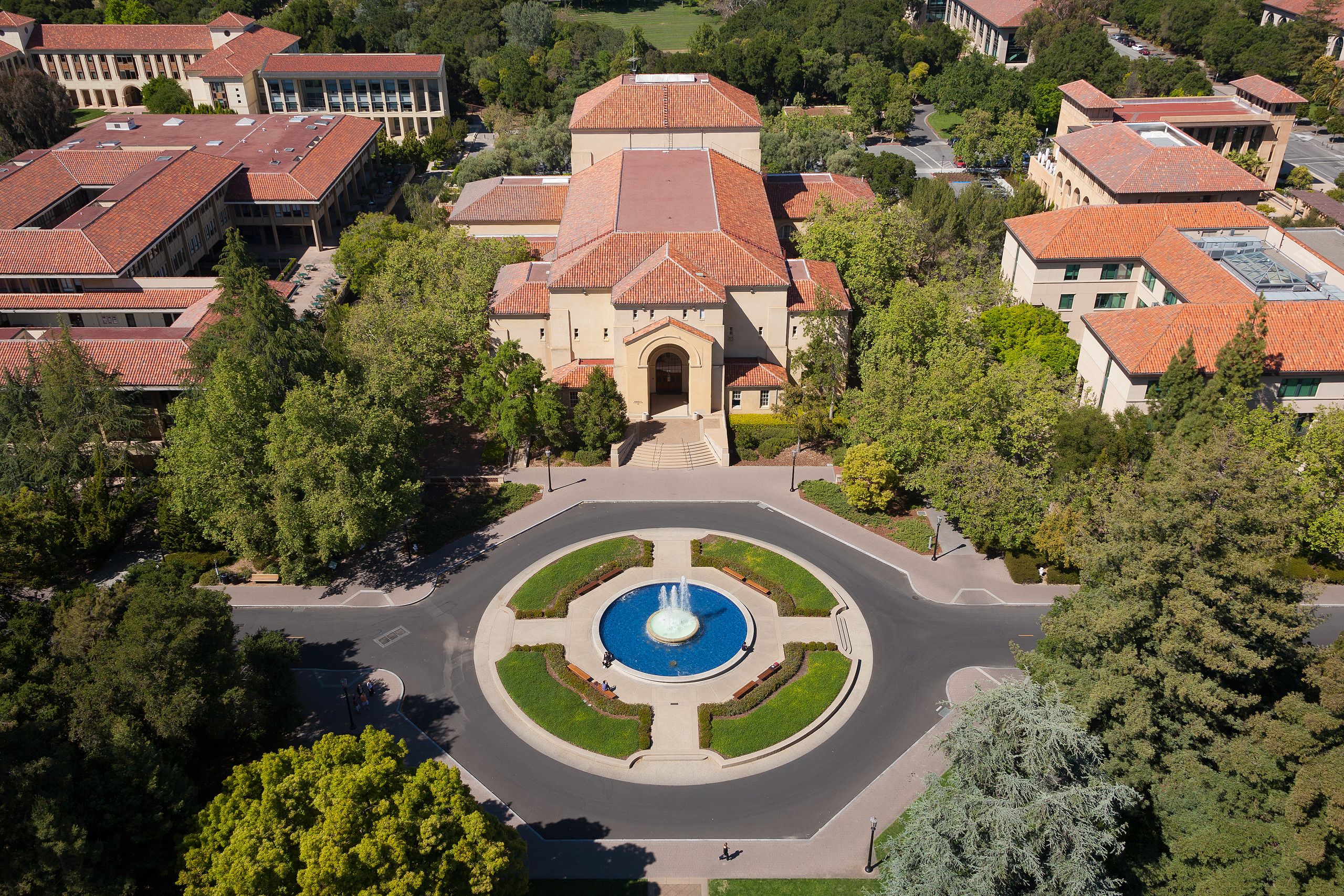Stanford cancels plans to bring half of undergrads back to campus, revokes student staff positions