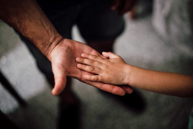 There are many different ways parents show love. (Photo: Pexels)