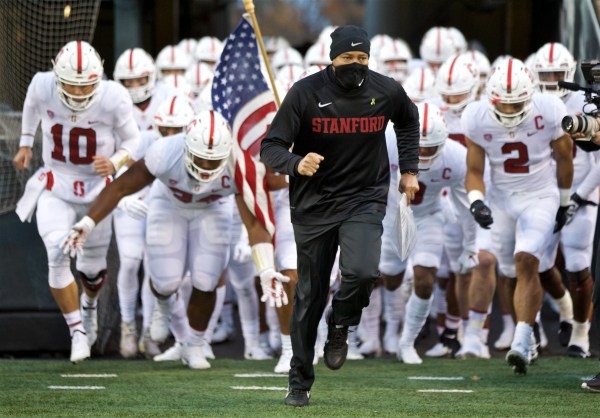 Following a close loss at the hands of Colorado, head coach David Shaw will look to lead his team to victory against Washington State on Saturday. (Photo: CRAIG MITCHELLDYER/isiphotos.com)