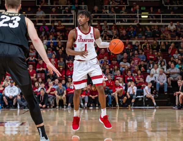 Senior Daejon Davis (above) in the team's 2019-20 season. Davis, after averaging 11.4 points per game that year, has thrived thus far for the Cardinal, putting up 13 and 18 points in the team's first two games. (Photo: JOHN P. LOZANO/isiphotos.com)