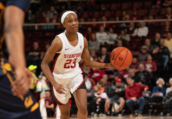 Senior guard Kiana Williams scored a game-high 21 points the last time Stanford and Cal faced off. The two teams, one winless and the other undefeated, are set to take the floor on Sunday in Berkeley. (Photo: JOHN TODD/isiphotos.com)