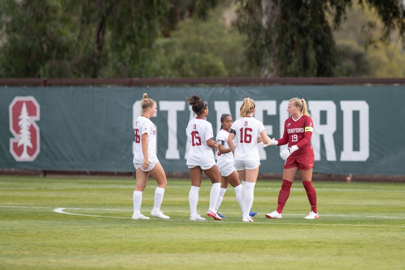 Defensive lapses plagued Stanford in a 1-2 loss to Oregon State on Sunday. The Cardinal will look to regroup ahead of its upcoming match against Utah on Friday. (PHOTO: Maciek Gudrymowicz/isiphotos.com)
