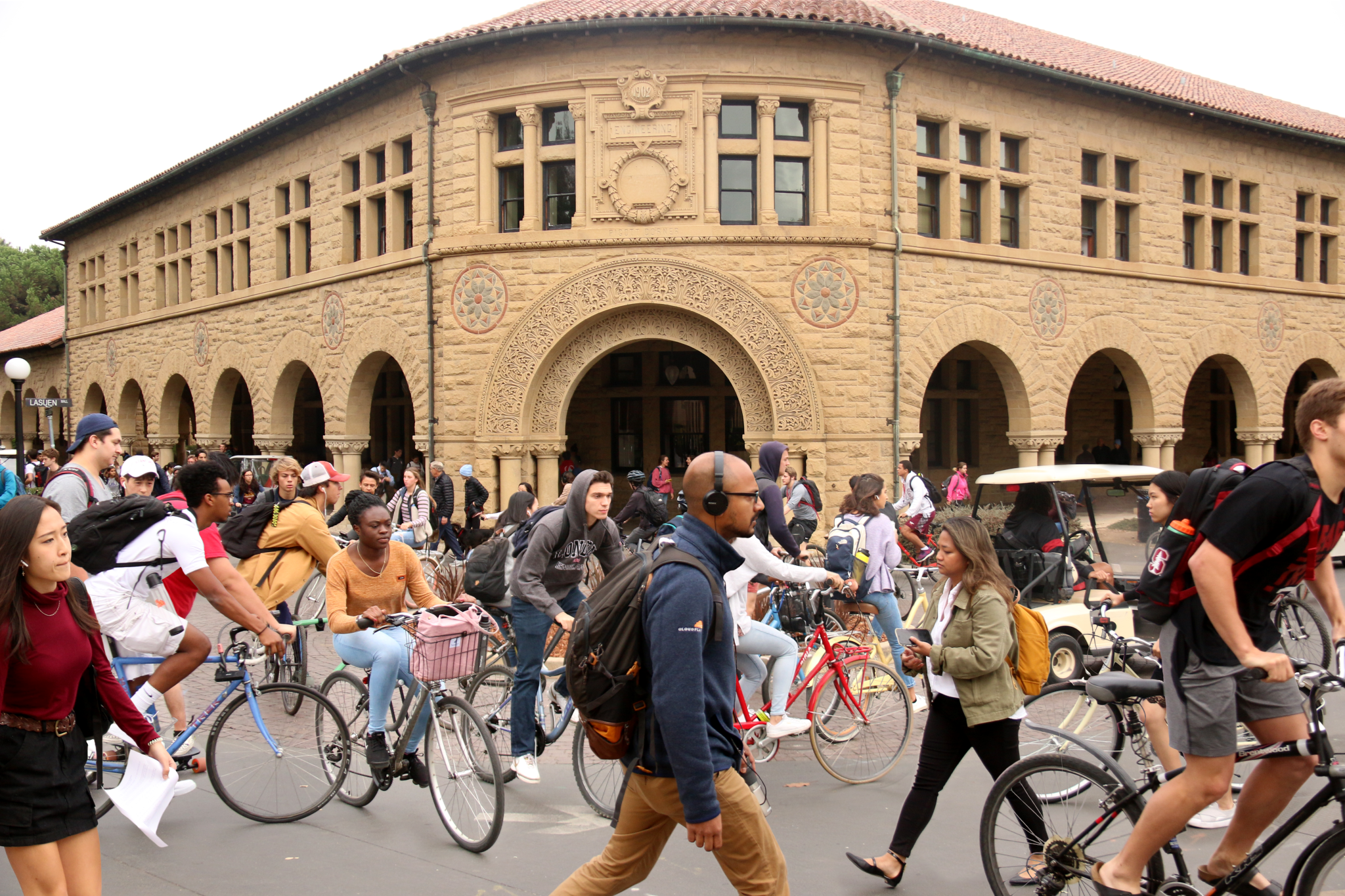 Why does Stanford have so many roundabouts? - Vimarsana News