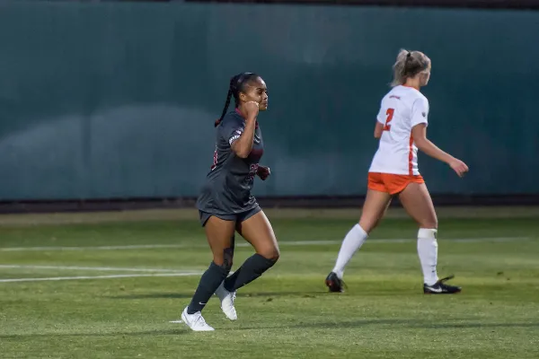 Senior defender Kiki Pickett (above) provided the match-winning assist in what may be the final match of her Stanford career. (Photo: KAREN HICKEY/isiphotos.com)