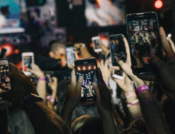 People record a concert with their smartphones.