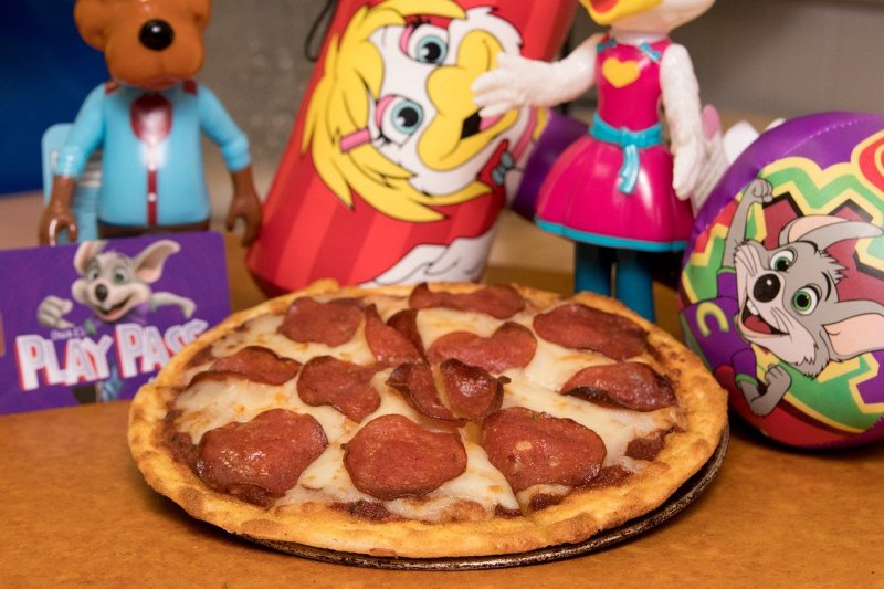 Pictured above is the pizza reportedly linked to the rodent infestation, next to memorabilia featuring the famed mice leader. (Photo: Pixabay)