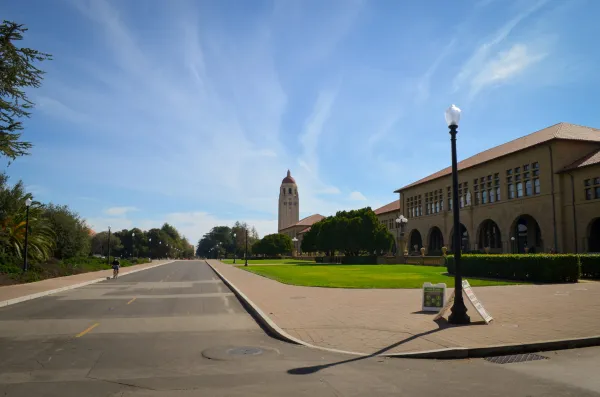 Photo of the entrance to Stanford with Hoover in the background