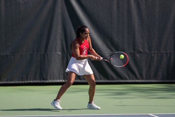 Junior Niluka Madurawe (above) teamed up with senior Michaela Gordon to help clinch the doubles point for the Cardinal on Friday against UCSB. (Photo: MACIEK GUDRYMOWICZ/isiphotos.com)