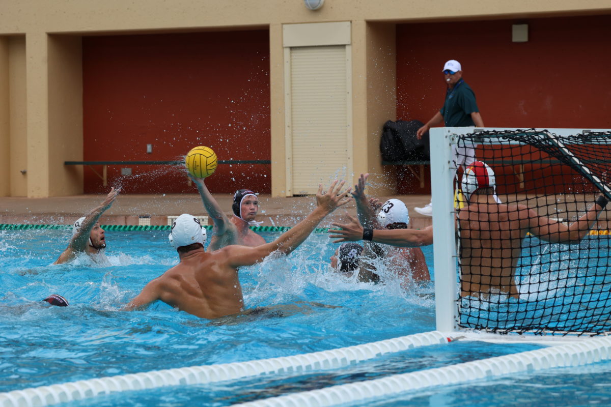 Men’s water polo goes 1-1 over weekend