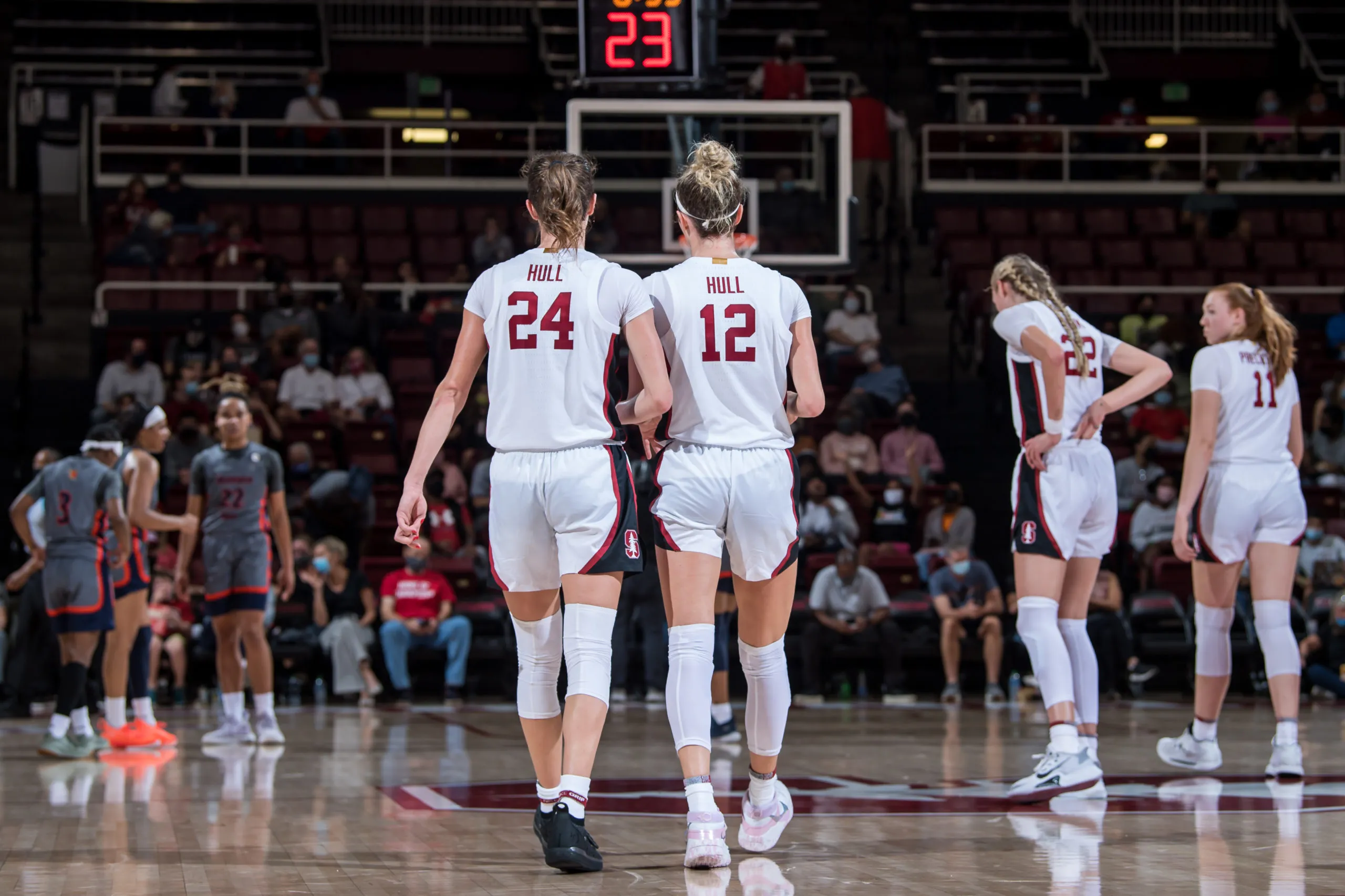 Twin geniuses Hull sisters shine at Stanford women’s basketball