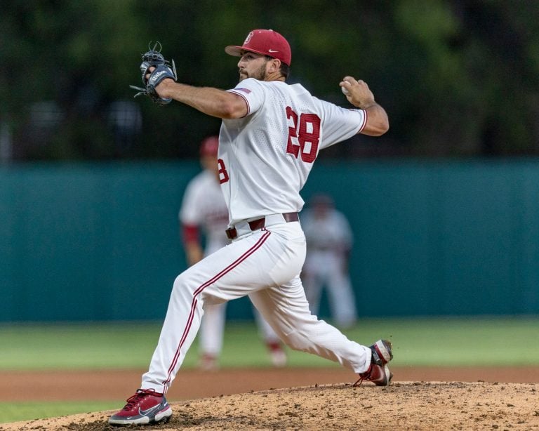 Alex Williams throws a pitch.