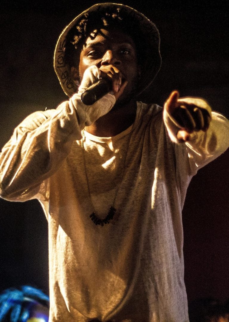 Isaiah Rashad performing