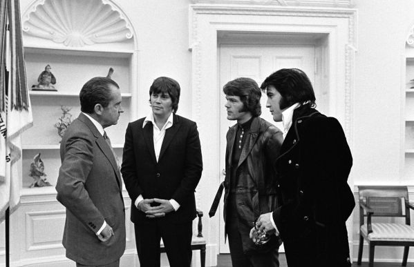 Elvis Presley, Delbert Sonny West, and Jerry Schilling meeting Richard Nixon