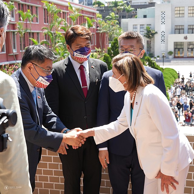 Nancy Pelosi shakes hands with Taiwan Vice President