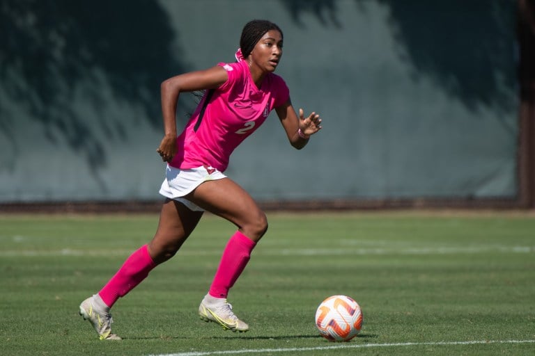 Freshman defender Elise Evans dribbling the ball against Washington State on Oct. 9, 2022. Evans also was named to the All-Pac-12 First Team.(Photo: LYNDSAY RADNEDGE/ISI Photos)