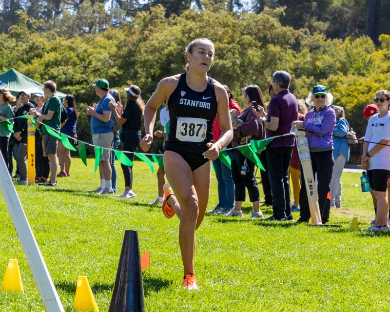 Sophomore Imogen Gardiner running in the USF Invitational on Sept. 12, 2022. In her most recent race, Gardiner had the fastest time of all Stanford women in the 6K course. (Photo: JOHN LOZANO/ISI Photos)
