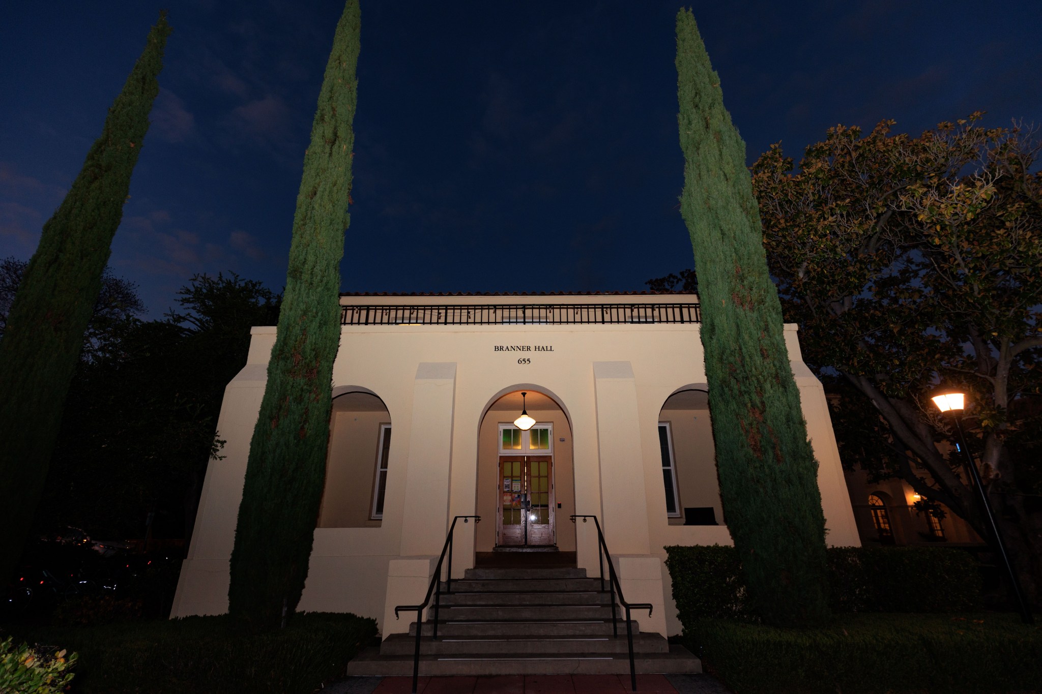 Man poses as Stanford student - Vimarsana News