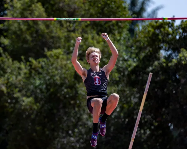 Garrett Brown during the Stanford Invitational on April 2, 2022. Brown finished in first place in the men's pole vault, achieving a height of 5.40 meters.