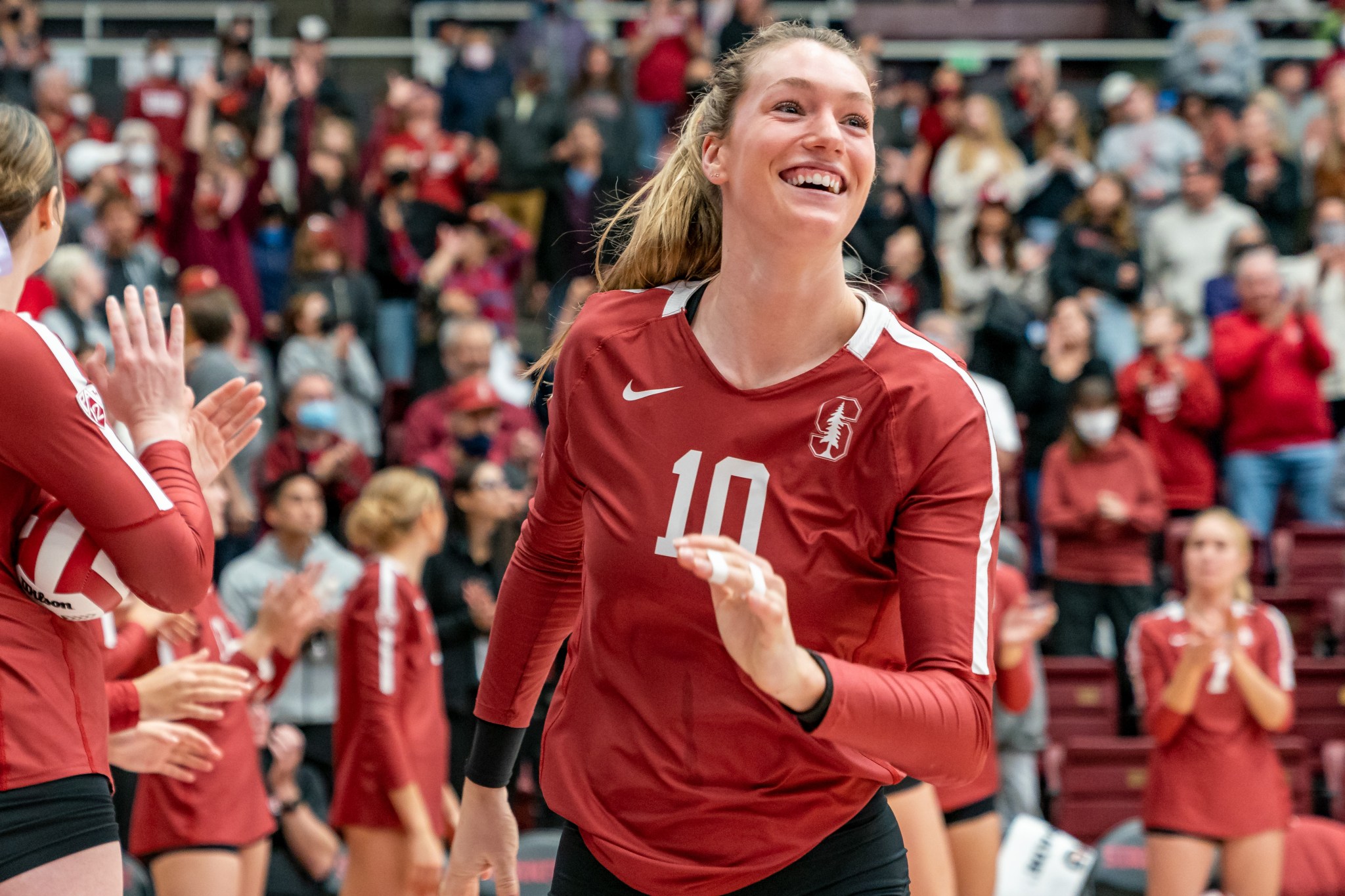 After clinching Pac12 title, women’s volleyball nearly sweeps Pac12