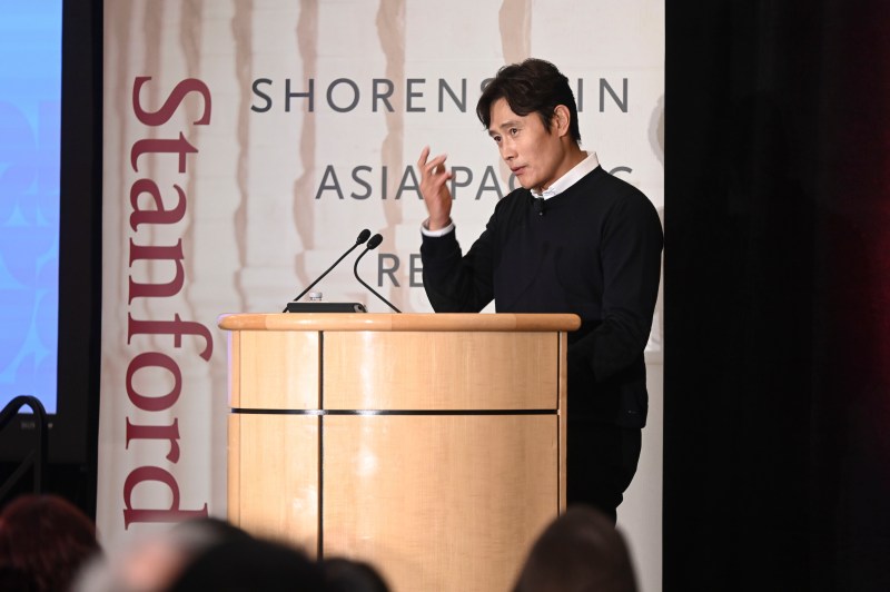 Actor Byung Hun Lee speaking at the podium.