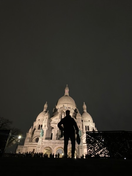Picture of a silhouetted man standing in front of the Sacré-Coeur