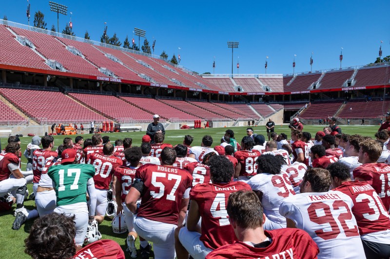 Stanford football head coach Troy Taylor gathers team before Spring Game on Aprill 22, 2023. (PHOTO: JOHN LOZANO/ISI Photos)