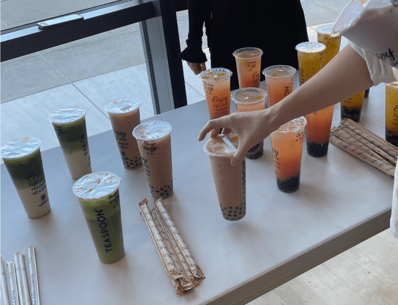A table with a dozen boba drinks of different flavors