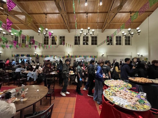 Photo of students in a crowded dining hall for one of Stanford's holiday menus.