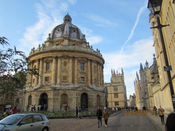 Digital camera image of a building at Oxford