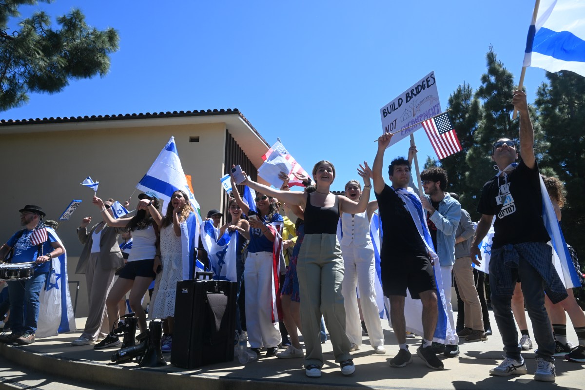 Pro-Israel protesters rally against pro-Palestine encampment