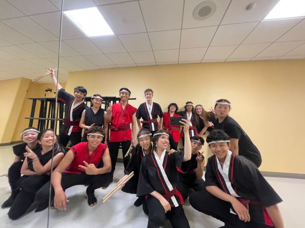 A mirror selfie of members of Stanford Taiko in their concert attire.