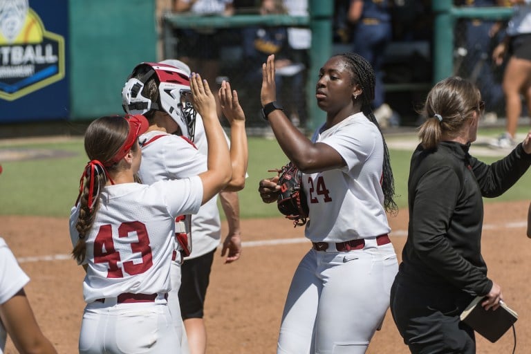 NiJaree Canady greets teammate4s.