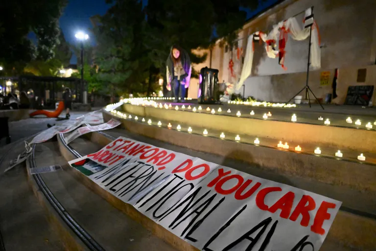 Students, faculty and community members came together for a walkout, dinner and vigil Thursday to mourn the lives lost in the war in Gaza. (Photo: CAYDEN GU/The Stanford Daily)