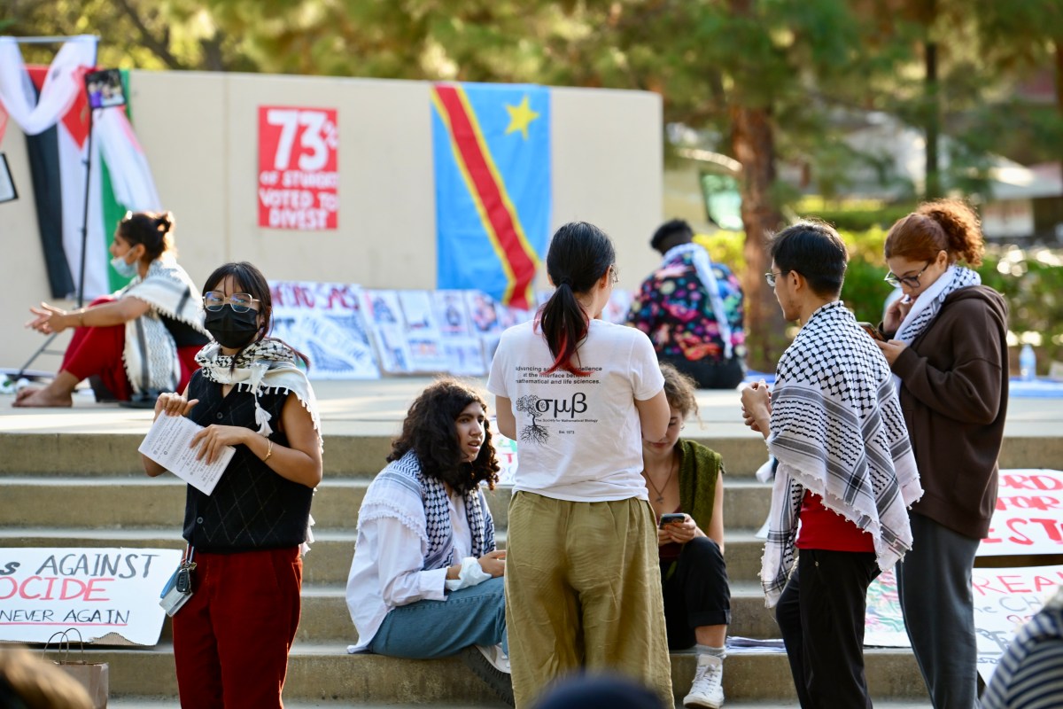 A year into the war, Stanford community members mourn lives lost in Gaza, demand divestment