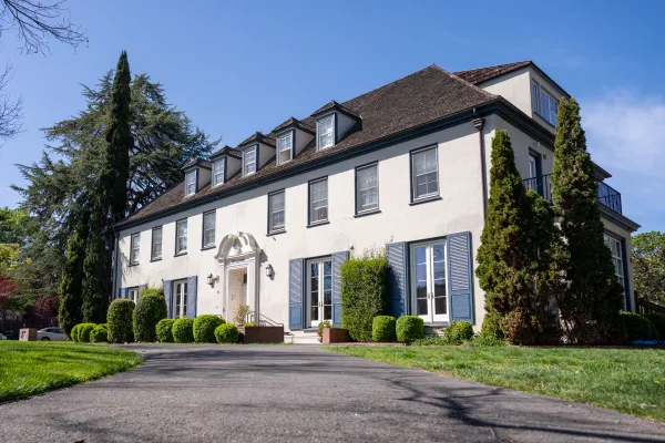 550 Lausen, a house on Stanford's Row.