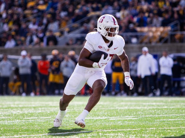 Micah Ford runs the ball during a game against the University of California-Berkeley at California Memorial Stadium last season. Ford led an impressive performance on the ground against Hawaii. (Photo: AL CHANG/ISI Photos)